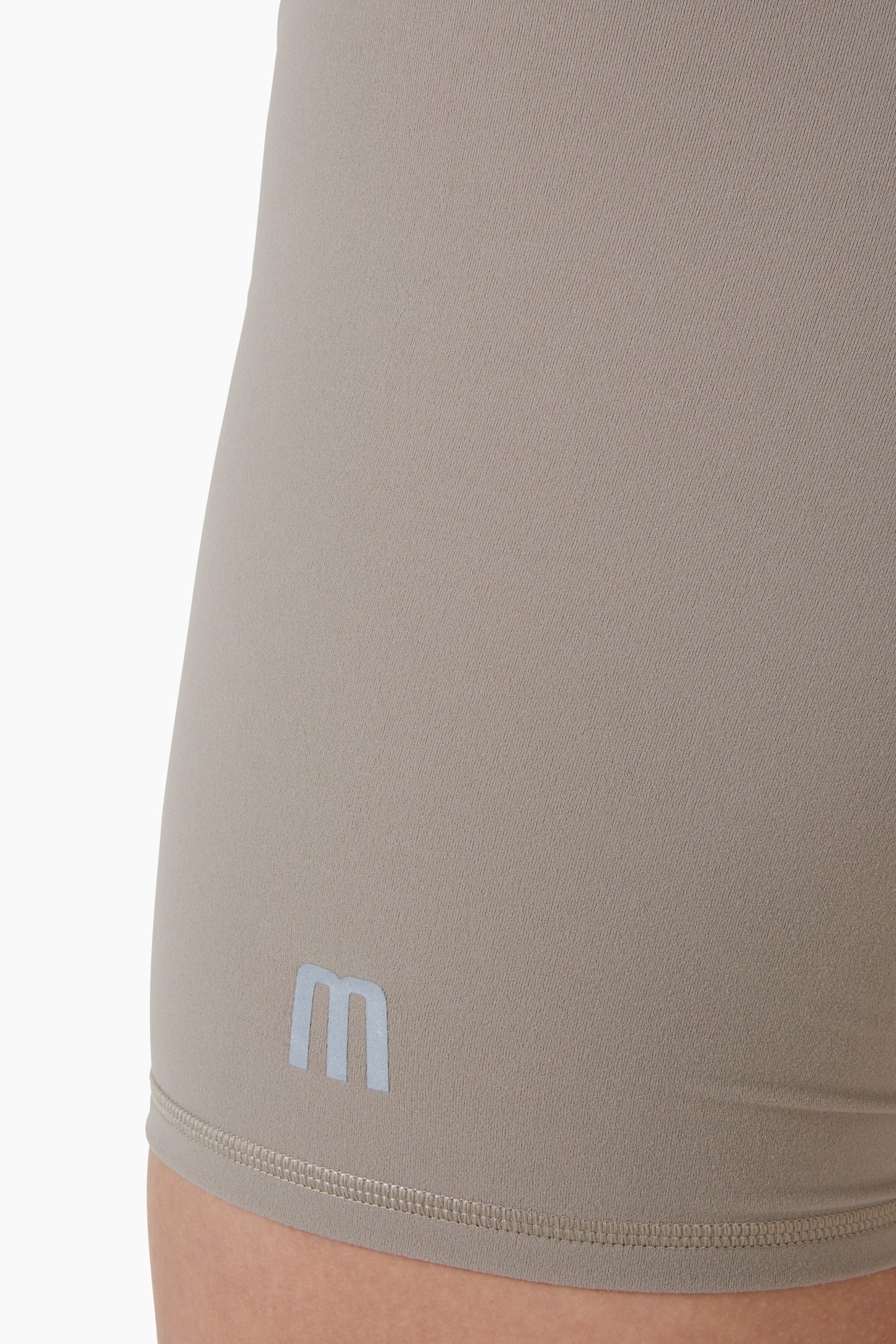 Short seamless Sandy reflective